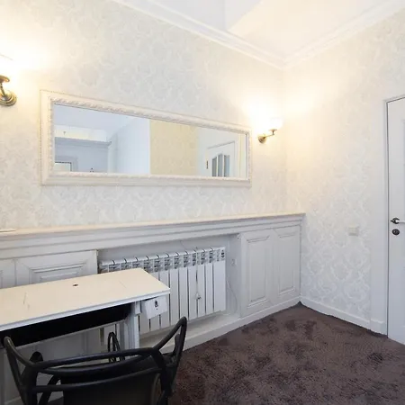 Апартаменти З Чудовим Видом Із Вікна В Центрі Львова Apartment *